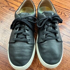 Women’s Black Leather OluKai Pehuea Lī ‘Ili Sneakers